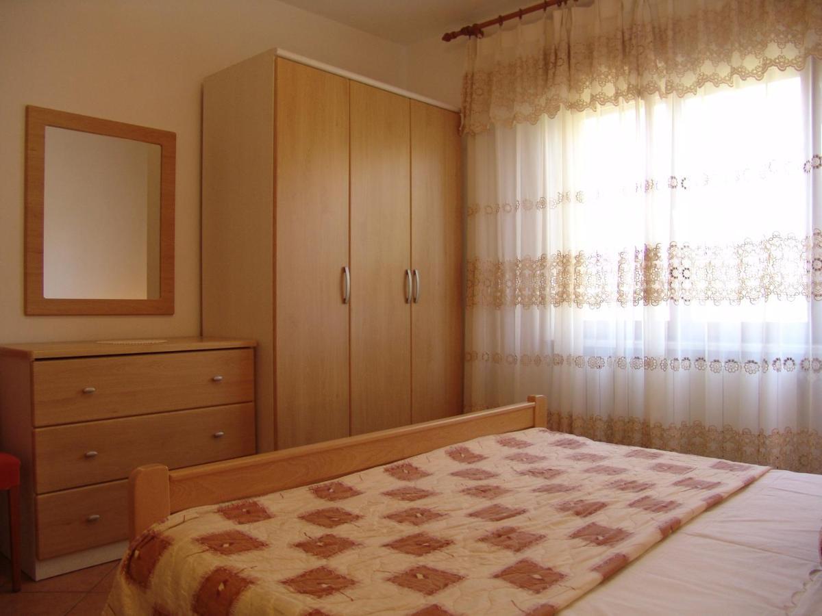 Apartments Bozica Đảo Krk Ngoại thất bức ảnh