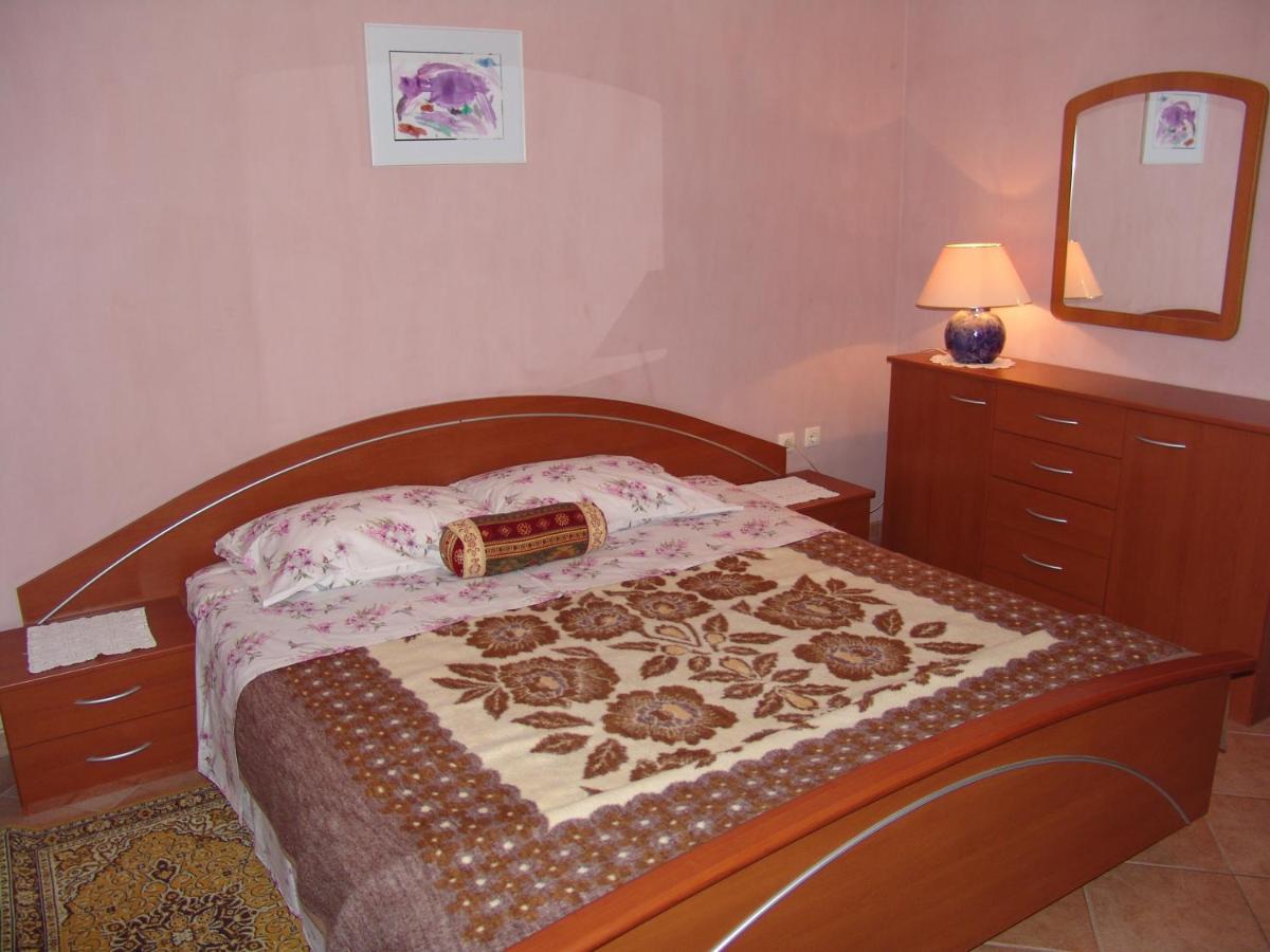 Apartments Bozica Đảo Krk Ngoại thất bức ảnh