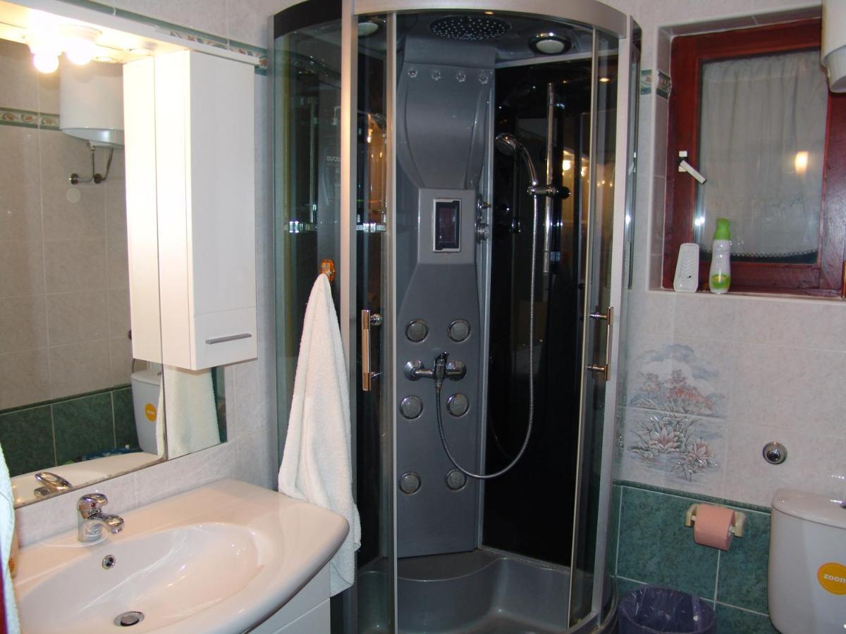 Apartments Bozica Đảo Krk Ngoại thất bức ảnh