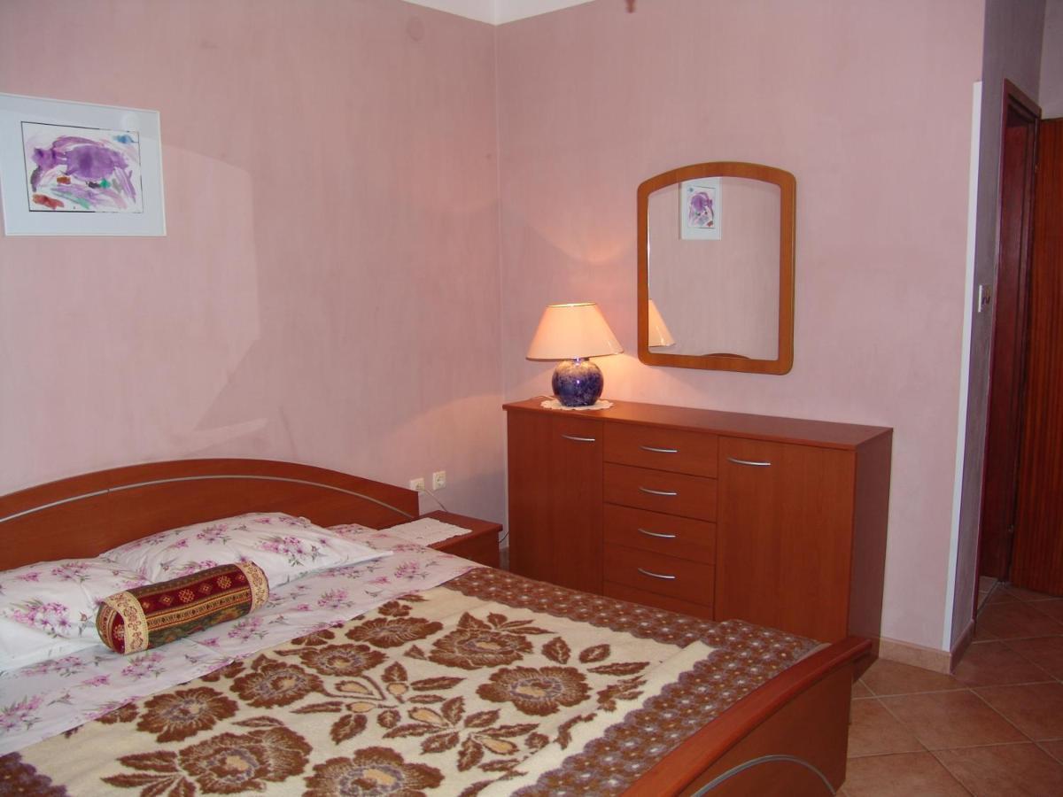 Apartments Bozica Đảo Krk Ngoại thất bức ảnh